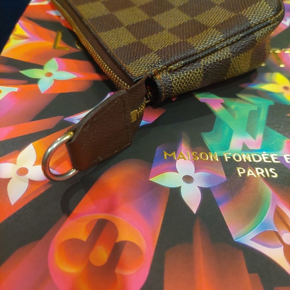 Bucket Marais Pochette Louis Vuitton w/New Coach Gold Crossbody Chain - Picture 10 of 16